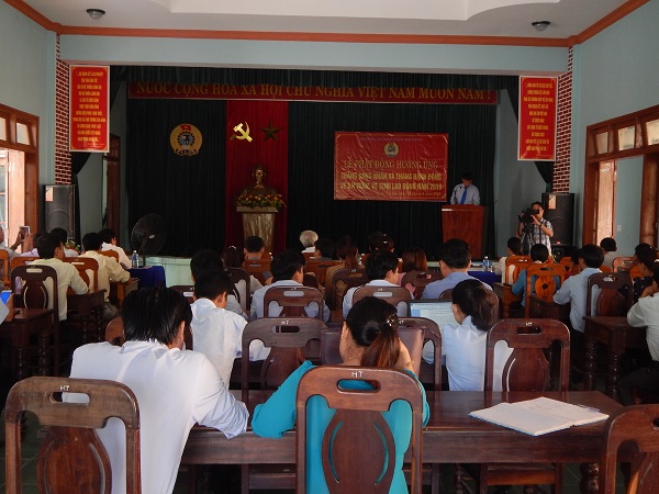 Đ/c Nguyễn Mạnh Tài, HUV, Chủ tịch LĐLĐ huyện nam Trà My phát động tại buổi lễ