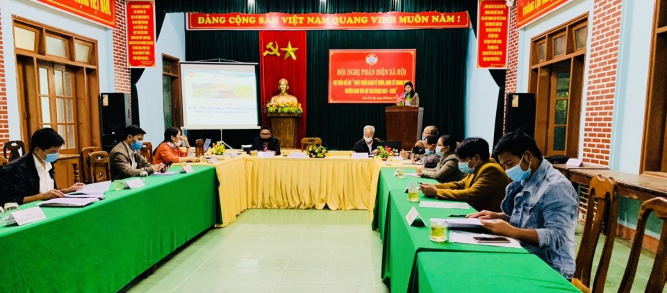 Đồng chí Nguyễn Thị Huệ - UVBTV, Trưởng Ban Dân vận - Chủ tịch UBMTTQVN phát biểu khai mạc hội nghị phản biện.