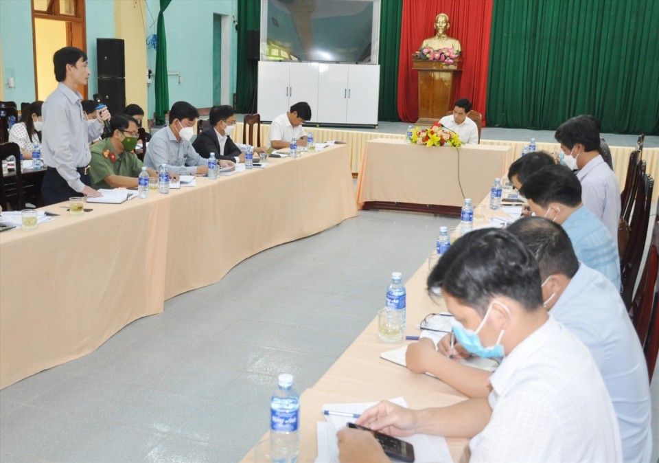 Đoàn đại biểu Quốc hội tỉnh giám sát tình hình sử dụng biên chế công chức, viên chức ở huyện Nam Trà My. Ảnh: N.Đ
