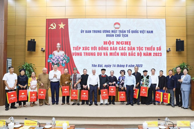 Đoàn Chủ tịch Uỷ ban Trung ương Mặt trận Tổ quốc Việt Nam tổ chức Hội nghị tiếp xúc với đồng bào các dân tộc thiểu số vùng trung du và miền núi Bắc Bộ năm 2023. ẢNH: QUANG VINH