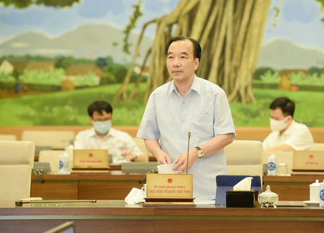 Ông Ngô Sách Thực, Phó Chủ tịch UBTƯMTTQ Việt Nam trình bày Dự thảo báo cáo