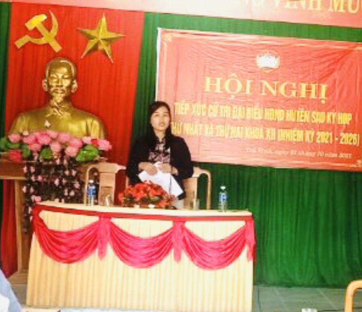 Bà Nguyễn Thị Huệ - UVBTV, Trưởng Ban Dân vận, Chủ tịch UBMTTQVN huyện  đơn vị xã Trà Vinh.