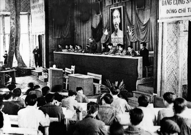 Đại hội Đảng toàn quốc lần thứ II diễn ra từ ngày 11 - 19/2/1951 tại xã Vinh Quang, huyện Chiêm Hóa, tỉnh Tuyên Quang. Ảnh: Tư liệu TTXVN