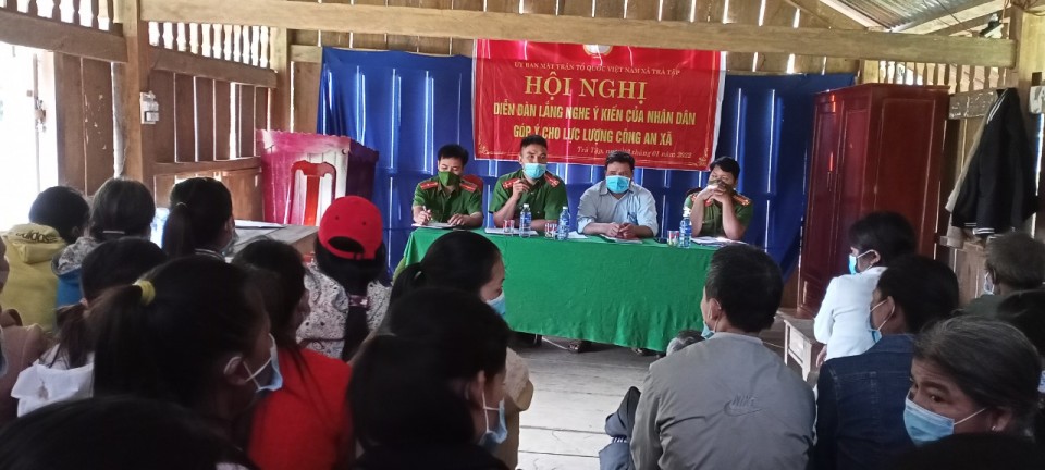 Ban Thường trực UBMTTQVN xã Trà Tập tổ chức diễn đàn Công an xã lắng nghe ý kiến góp ý của nhân dân.