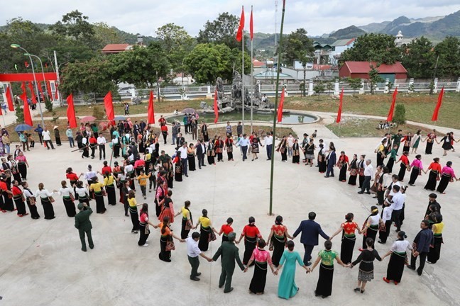 Đấu tranh phản bác các quan điểm sai trái, thù địch Đấu tranh với âm mưu của các thế lực thù địch lợi dụng vấn đề dân tộc ở Việt Nam hiện nay