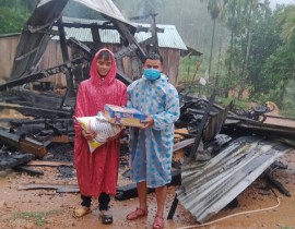 Hình ảnh đi thăm nhà bị hỏa hoạn của các hộ dân ở Nam Trà My